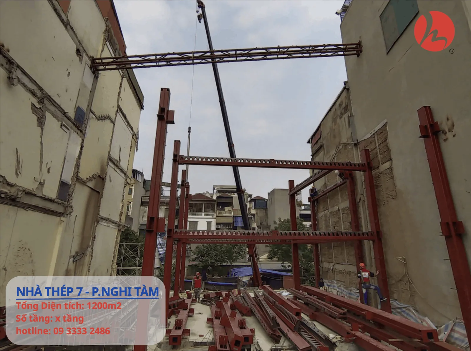 Quá trình lắp dựng hệ khung kết cấu Nhà Thép 7 được thực hiện bởi các kỹ thuật viên của Trường Giang Steel 