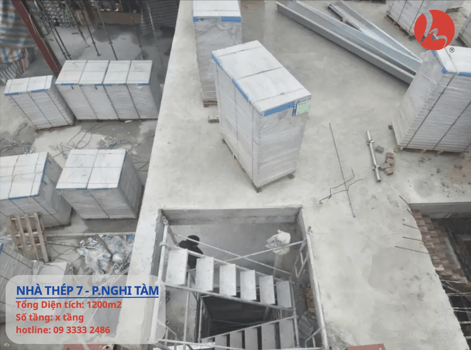 Sau khi đổ bê tông toàn bộ hệ cột - dầm - sàn của dự án, Trường Giang Steel chuyển sang giai đoạn lắp đặt tấm tường bê tông khí chưng áp